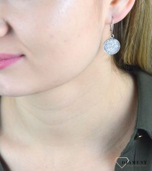 Kolczyki srebrne koła kryształy Swarovski KR3 684-2AB. Te efektowne kolczyki będą doskonałym prezentem dla każdej eleganckiej kobiety. Błyszczące kolczyki. Kolczyki wyjściowe z kryształami (3).JPG